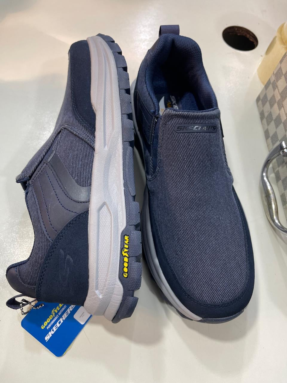 Skechers Los angles USA stock new arrival super discount offers (40 se 45)