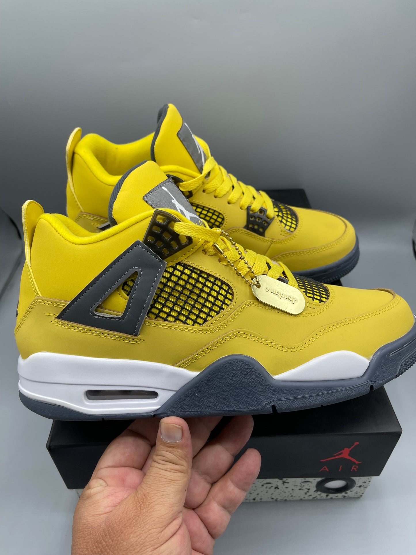 Jordon 4 retro uk version