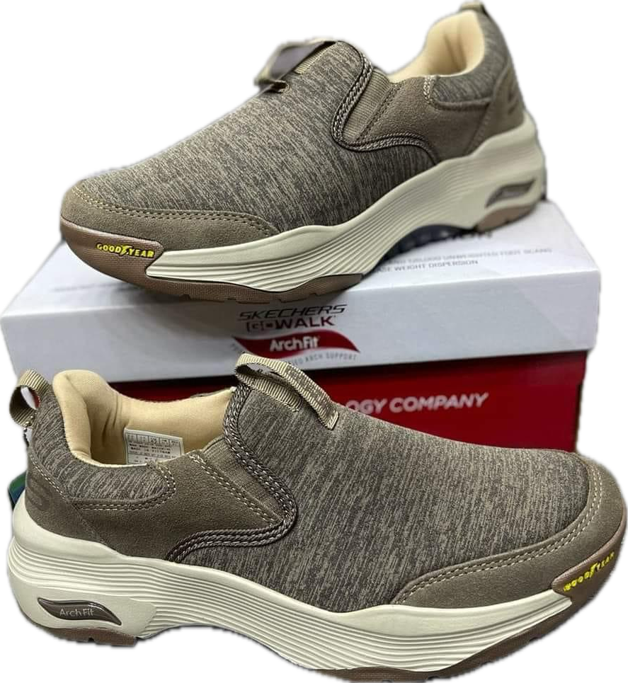 Skechers triple layer madicted foam Amazon article (40 se 45)  with big discount ke saat.